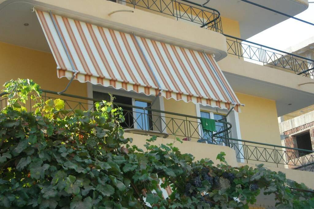 Lina'S Apartment Himare Buitenkant foto