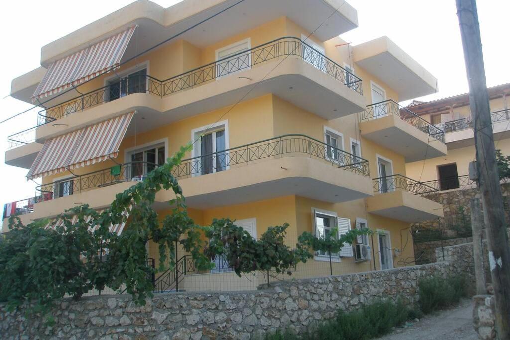 Lina'S Apartment Himare Buitenkant foto